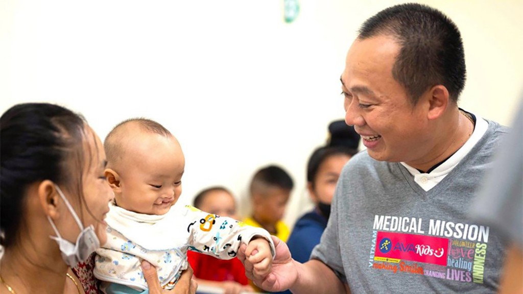 "Tìm lại nụ cười" với hoạt động đầy ý nghĩa của AVAKids, khám sàng lọc và phẫu thuật cho hàng trăm ca dị tật môi